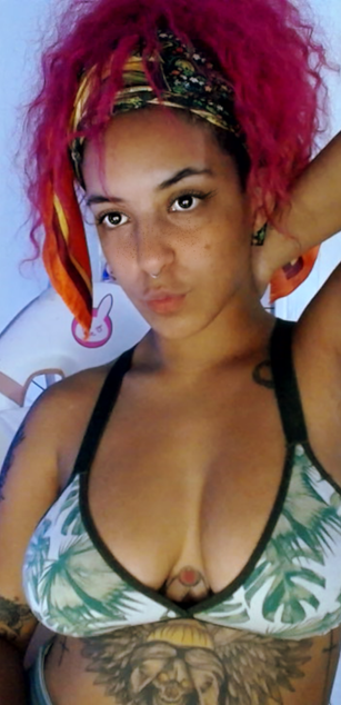 Model - Elizabeth corazon de leon hairy