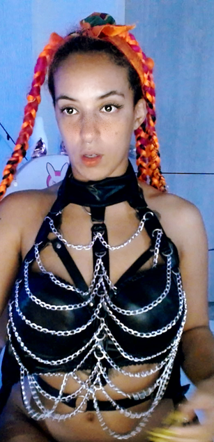 Model - Elizabeth corazon de leon hairy