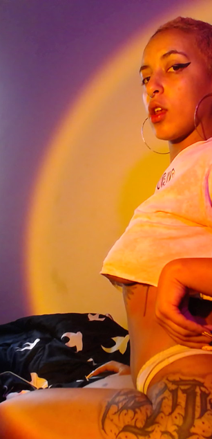 Model - Elizabeth corazon de leon hairy