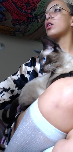 Model - Elizabeth corazon de leon hairy