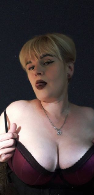 Model - SweetMilf roleplay