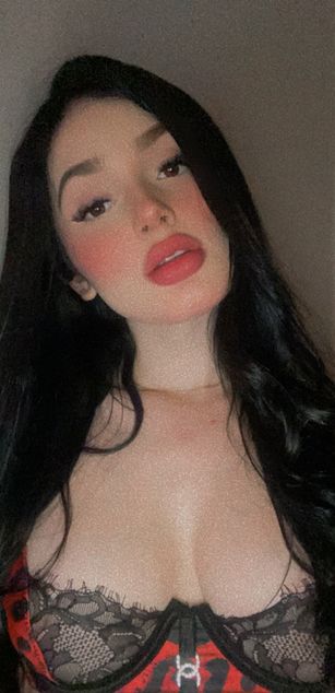 Model - EmilyPrada deepthroat