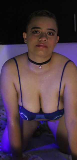 Model - Samantha Pocket ass