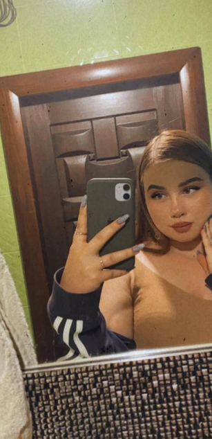 Model - Evelyn bigass