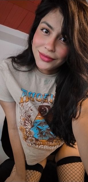 Model - Mia Saenz deepthroat