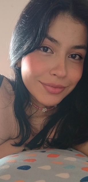 Model - Mia Saenz deepthroat