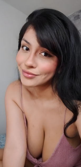 Model - Mia Saenz deepthroat