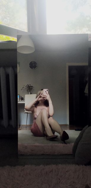 Model - Ttells curvy