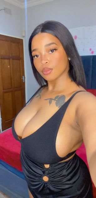 Model - Bustyzii blowjob