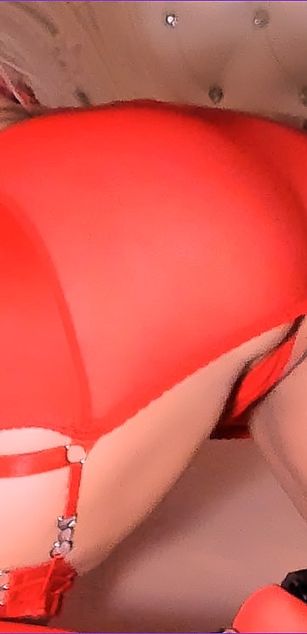 Model - Cum In My Holes blowjob