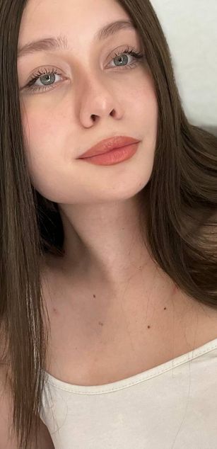 Model - Beatrice blowjob