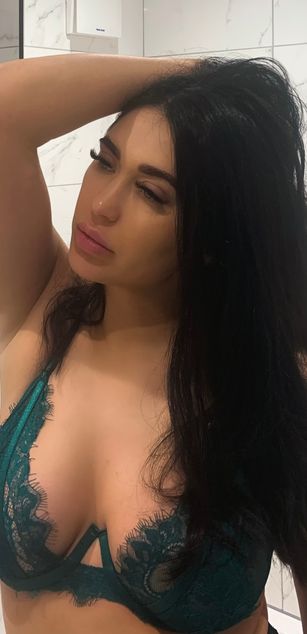 Model - Goddess Malia findom