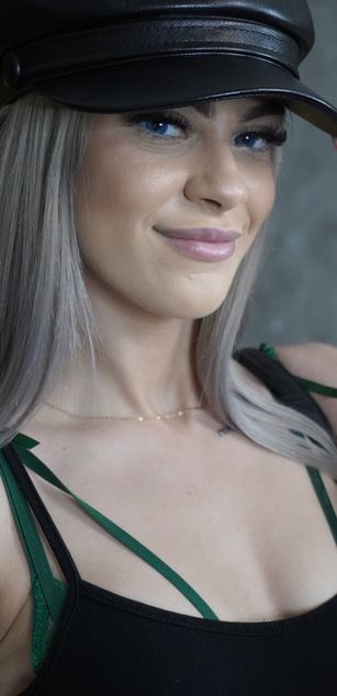 Model - ArianaPetite fetish