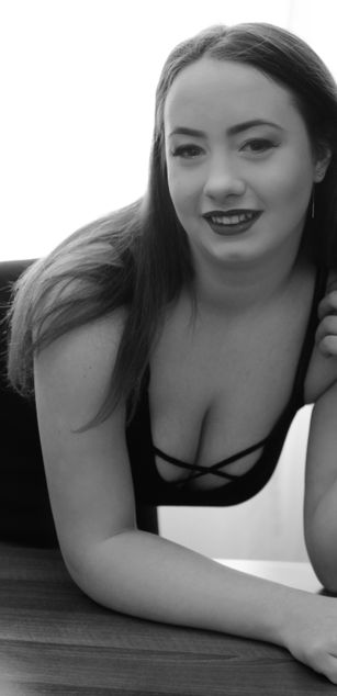 Model - Carole Lust Hot