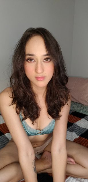 Model - Sylvie Gomez deepthroat