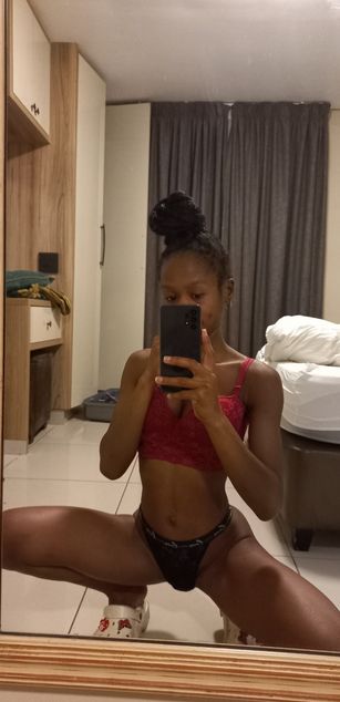 Model - xxTigerlit striptease