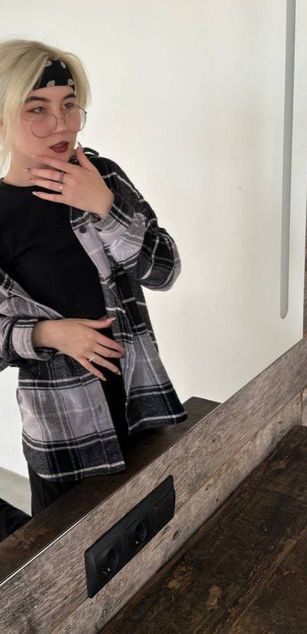 Model - Vivian striptease