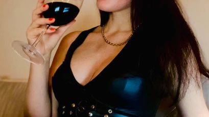 SingleLady Live Webcam on SkyPrivate