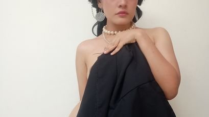 Model - QTtangerinn lingerie