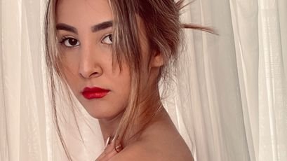 Model - Eva Cruz0 smile