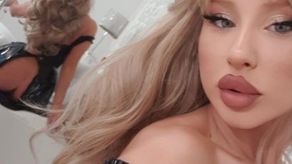 Model - AlmaGrace dildo