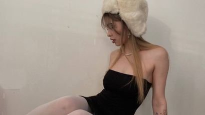 Model - Bella_Tenderness legs