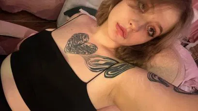 Elaina Quartzz - tattoo