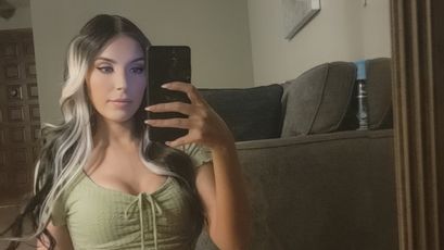 Stacie Deepthroatmilf on SkyPrivate