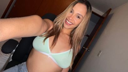 Model - Zoey petite