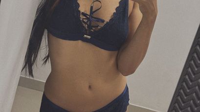 Model - Saraontheblock petite