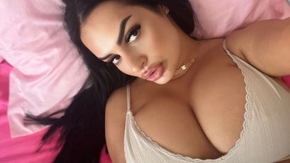 Roberta Lopez on SkyPrivate