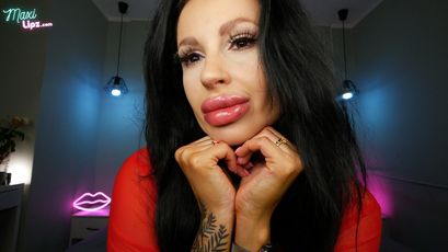 Maxi Lipz on SkyPrivate