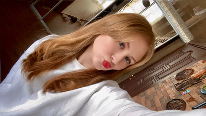 ladyred18 on SkyPrivate