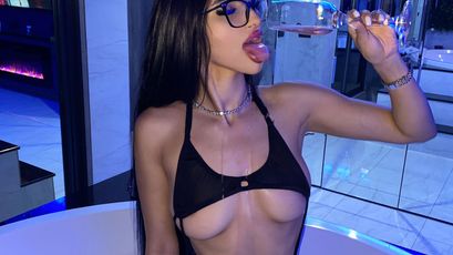 SarahSparks on SkyPrivate