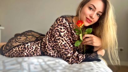 LindaLi on SkyPrivate