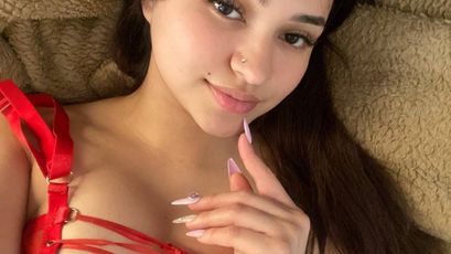 Sluttycaro on SkyPrivate