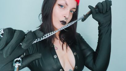 Emily Doomed - curvy