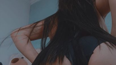 Sara Saenz on SkyPrivate