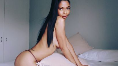 Chelsea Quinn on SkyPrivate