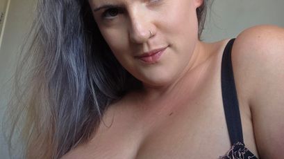 CurvyMaskedBabe live cam model at SkyPrivate