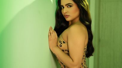 Model - Stephanie Harlow COLOMBIA