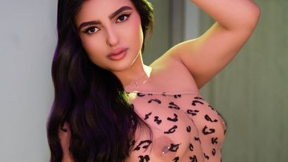 Model - Stephanie Harlow LATINA