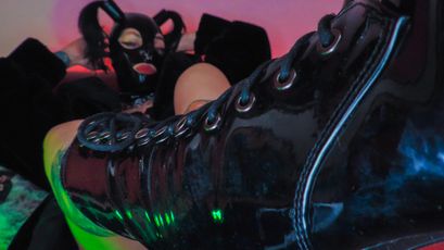 Model - Emily Doomed joi