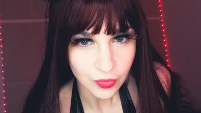 Watch CrimsonDoll live on cam on SkyPrivate