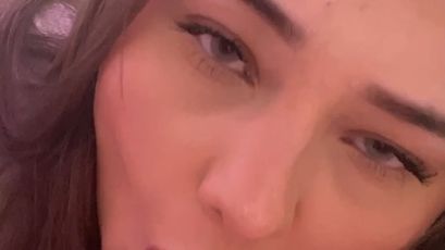 Vídeo - Choking on a nice white cock…mmmmm