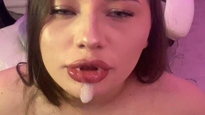 Vídeo - Choking on a nice big black cock. Mm, look at this