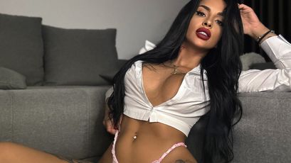 Model - GipsyGoddess smoking