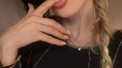 Lady OMG on SkyPrivate