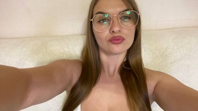 LilyDolly69 on SkyPrivate