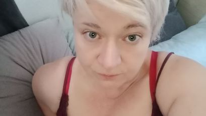 Liza Gold on SkyPrivate